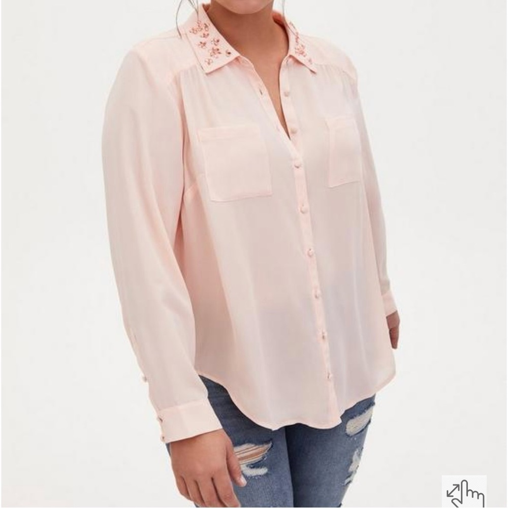 NWOT TORRID LIGHT PINK GEORGETTE EMBELLISHED COLLAR BUTTON FRONT BLOUSE